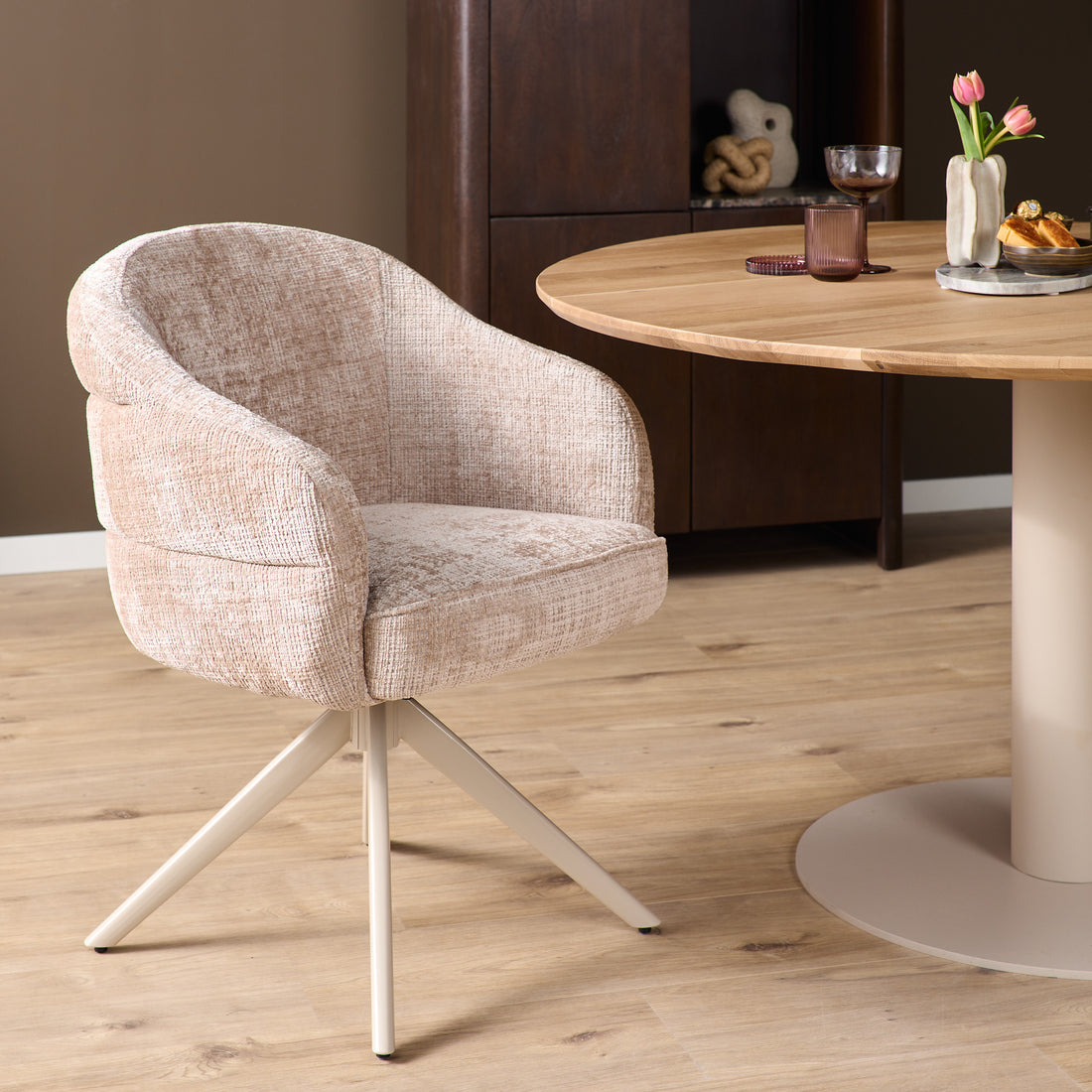 Eetkamerstoel Bella | Beige | Poot Sand | Met armleuning