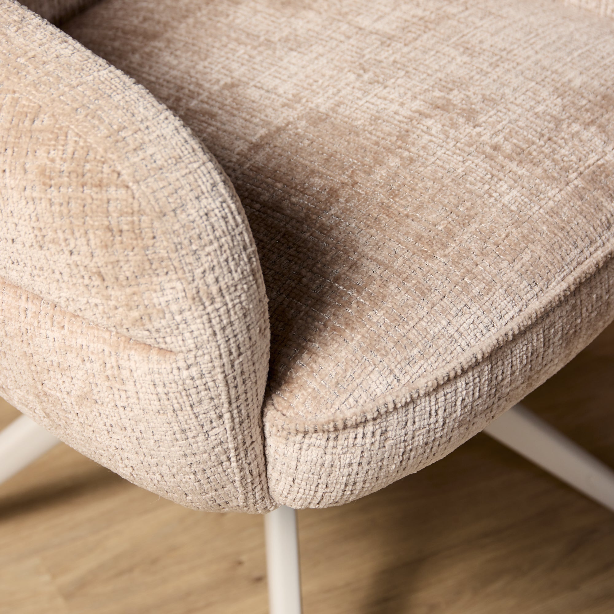 Eetkamerstoel Bella | Beige | Poot Sand | Met armleuning