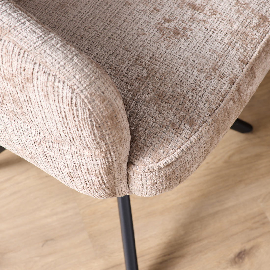Eetkamerstoel Bella | Beige | Poot Black | Met armleuning