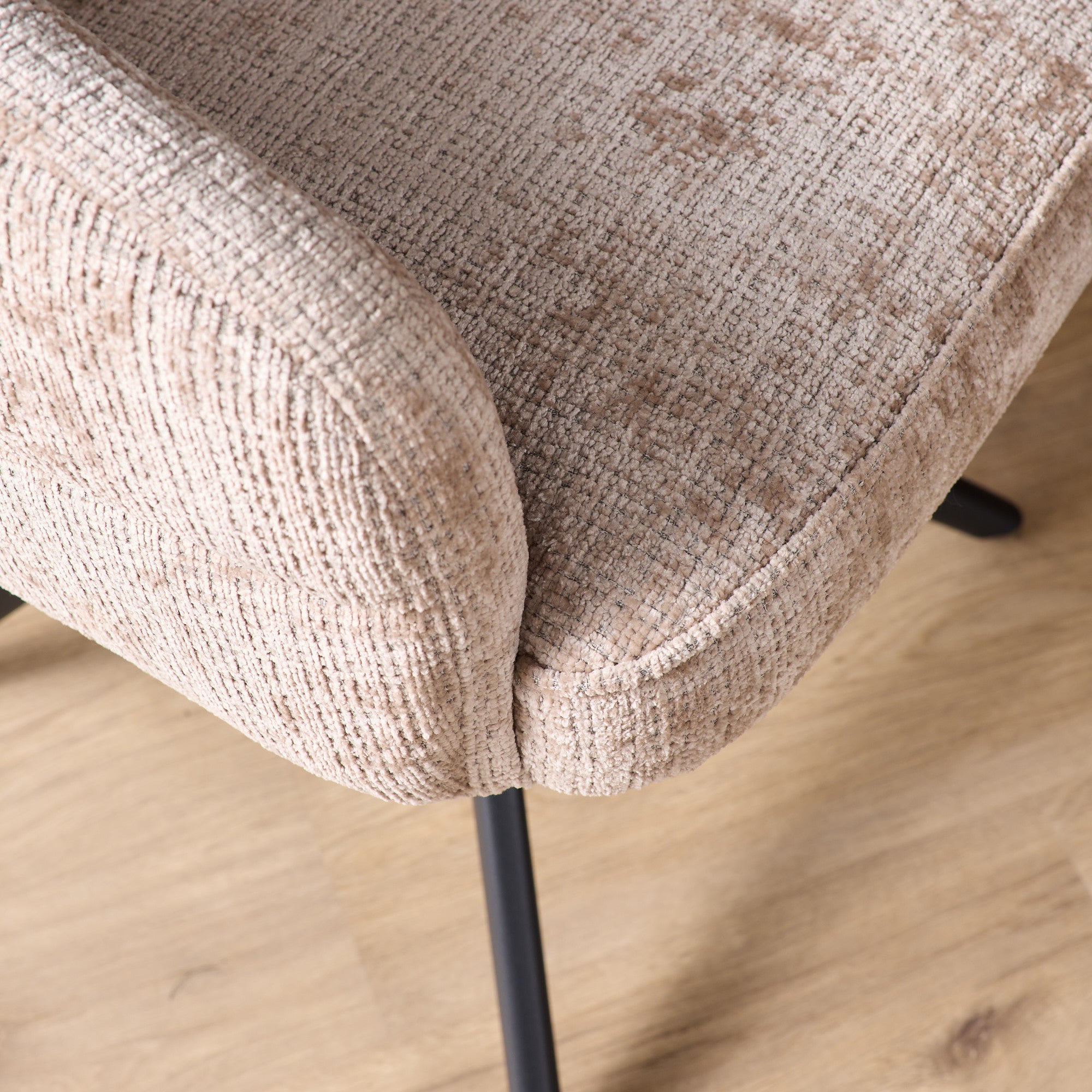 Eetkamerstoel Bella | Beige | Poot Black | Met armleuning