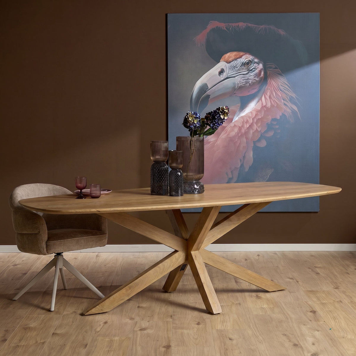 Deens ovale eettafel Nina Naturel Mangohout in een sfeervol interieur