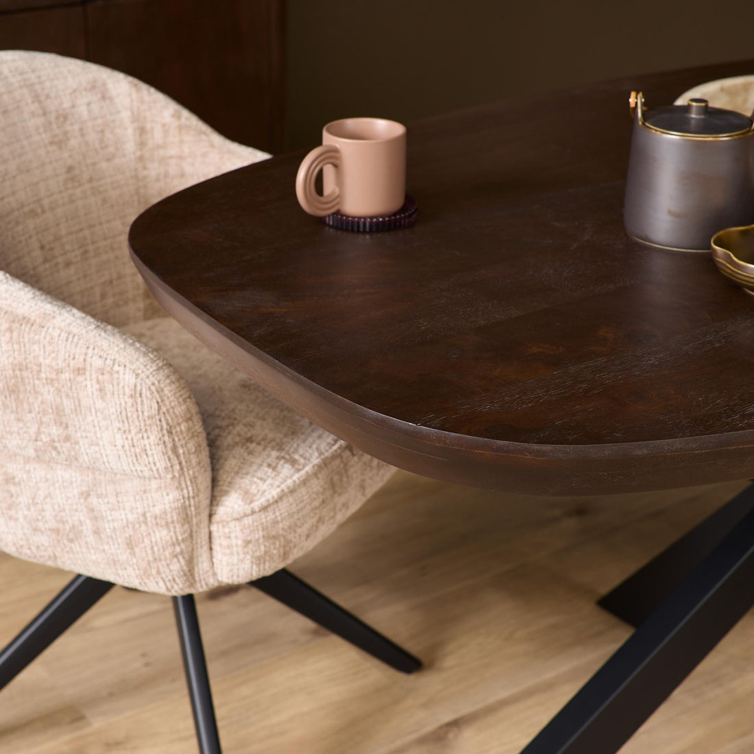 Deens ovale eettafel Madison Bruin Poot Zwart Mangohout 280 cm