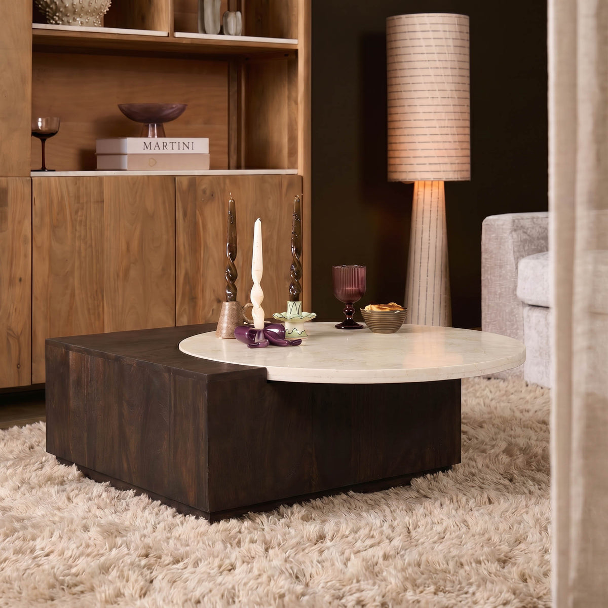 Salontafel Numa Bruin Marmer 103 cm in een sfeervol interieur