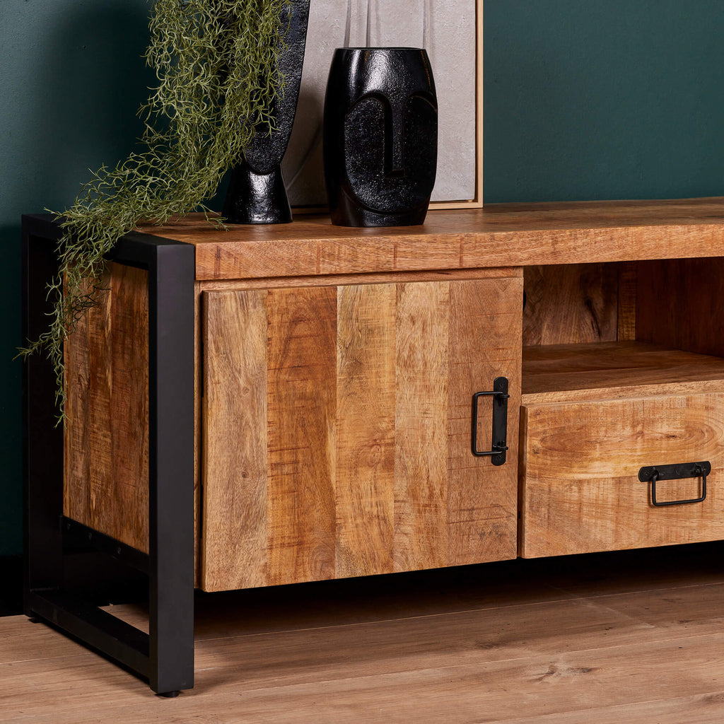 TV-Schrank Boaz 150 cm | Zwei Türen und eine Schublade